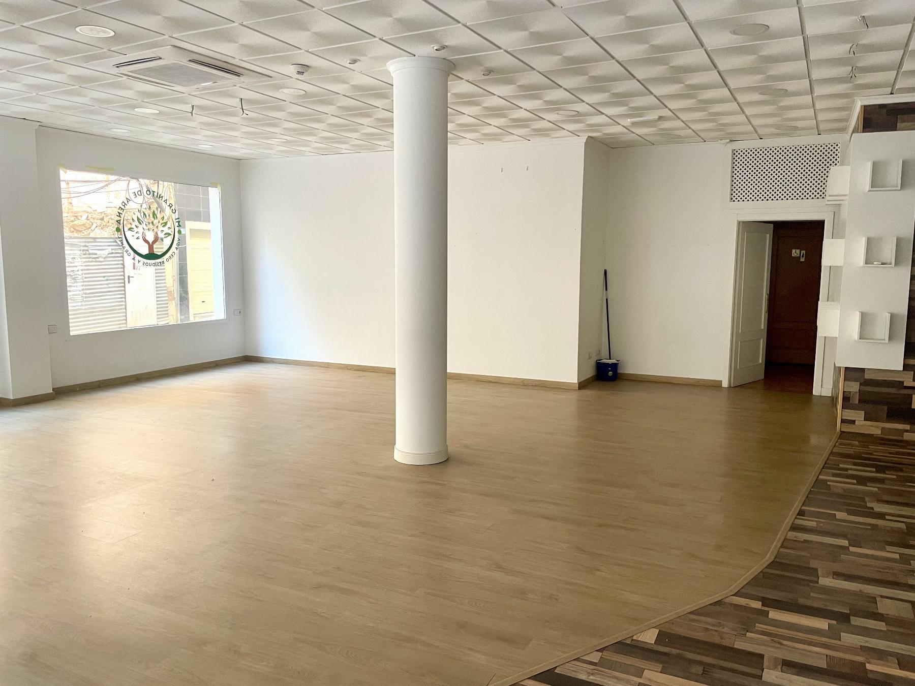 For sale of premises in Lorca