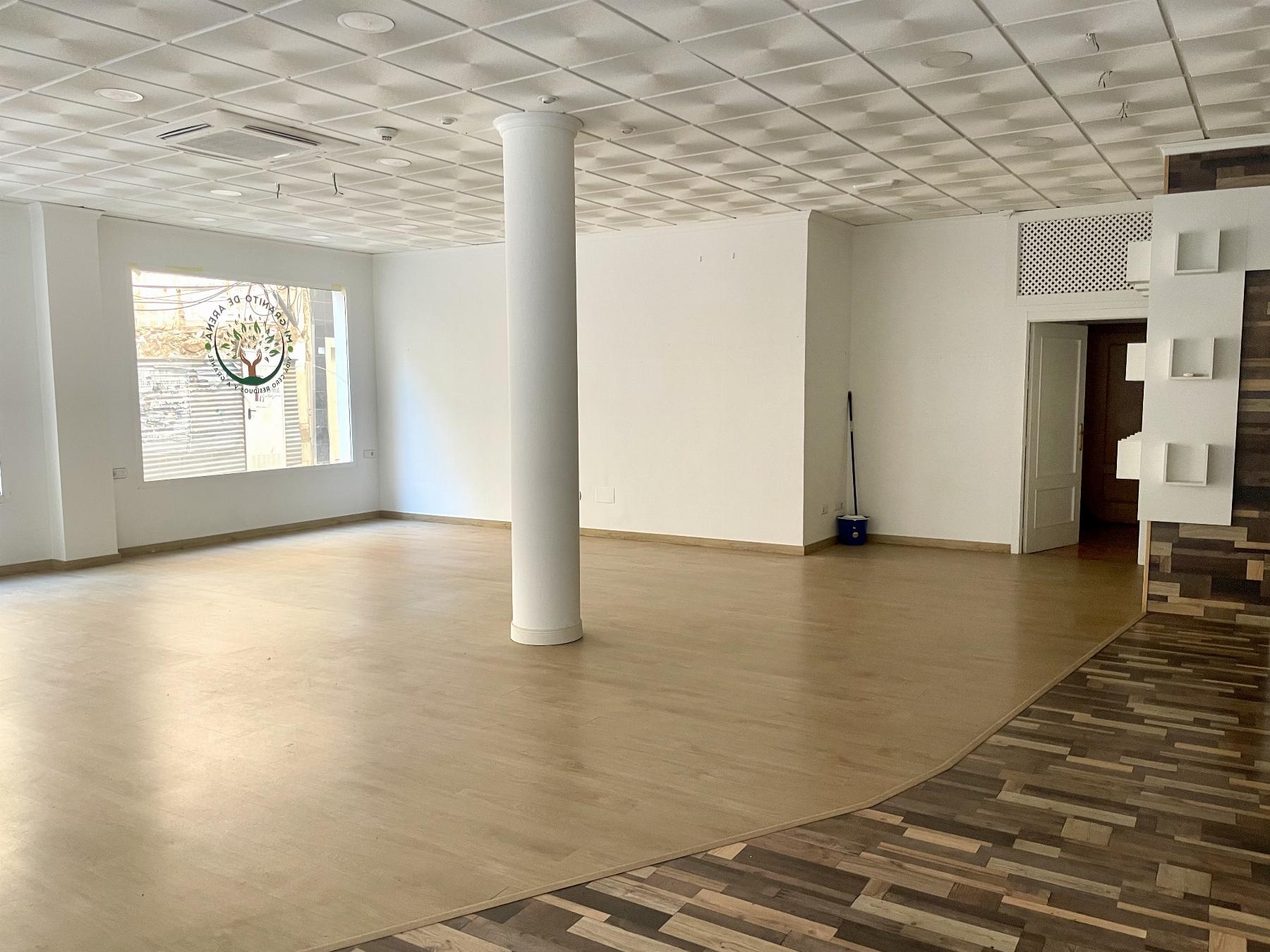 For sale of premises in Lorca