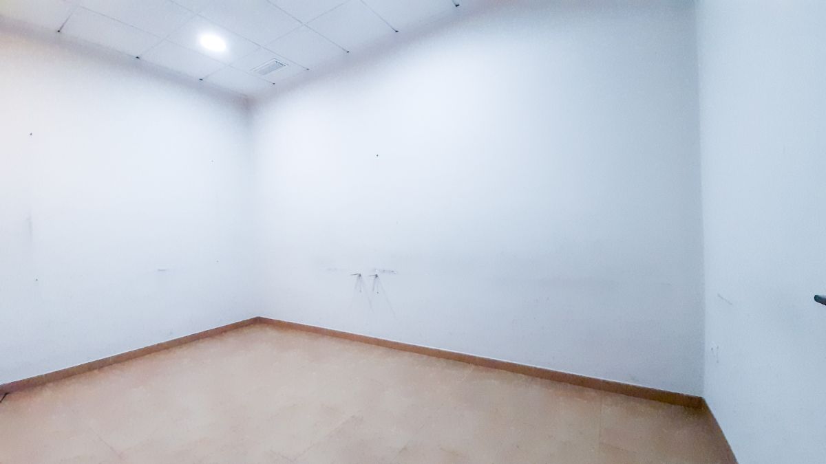 For rent of commercial in Lorca
