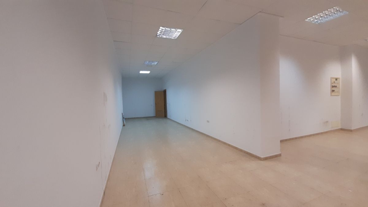 For rent of commercial in Lorca