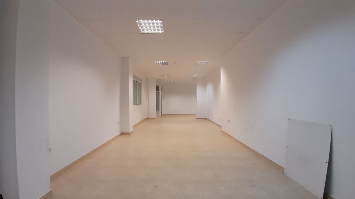 For rent of commercial in Lorca