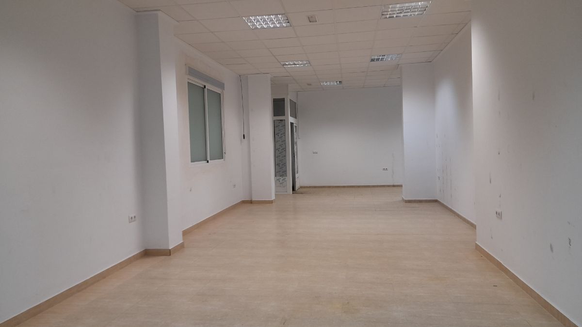 For rent of commercial in Lorca