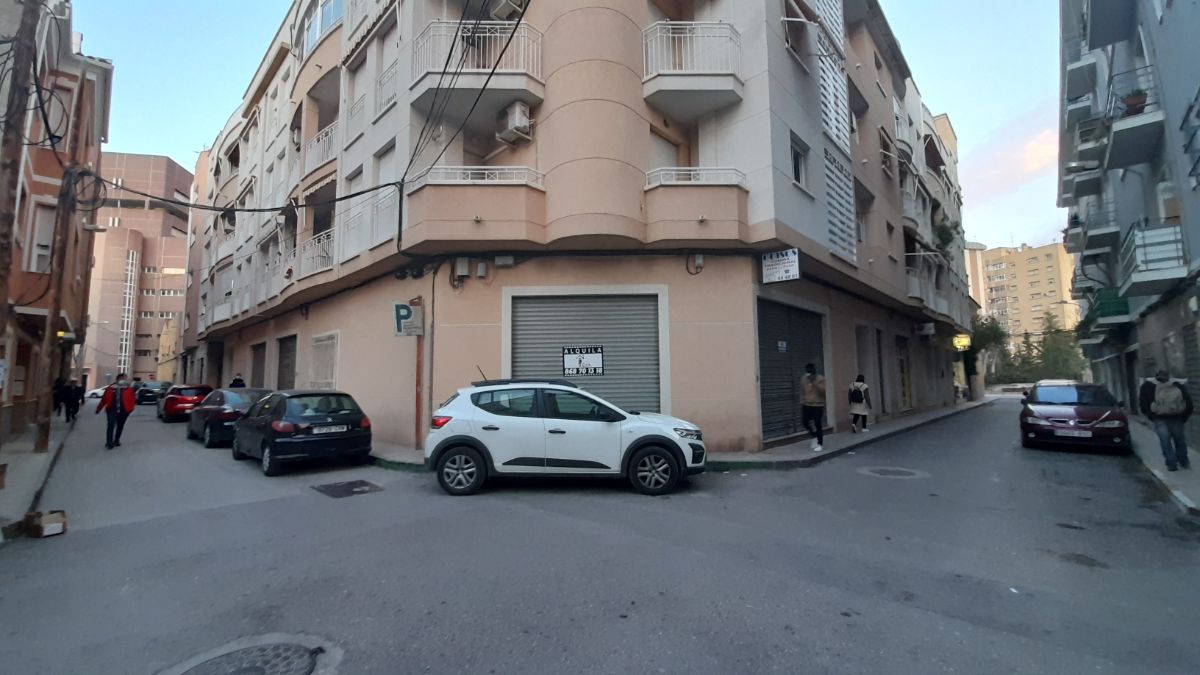 For rent of commercial in Lorca