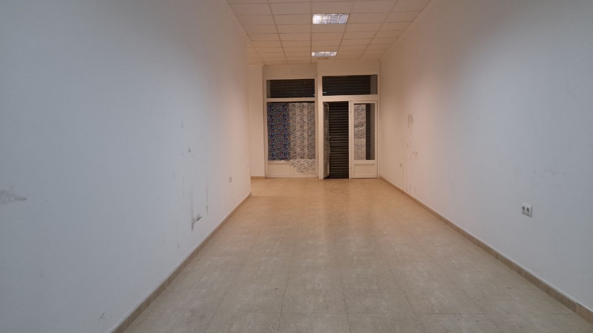 For rent of commercial in Lorca