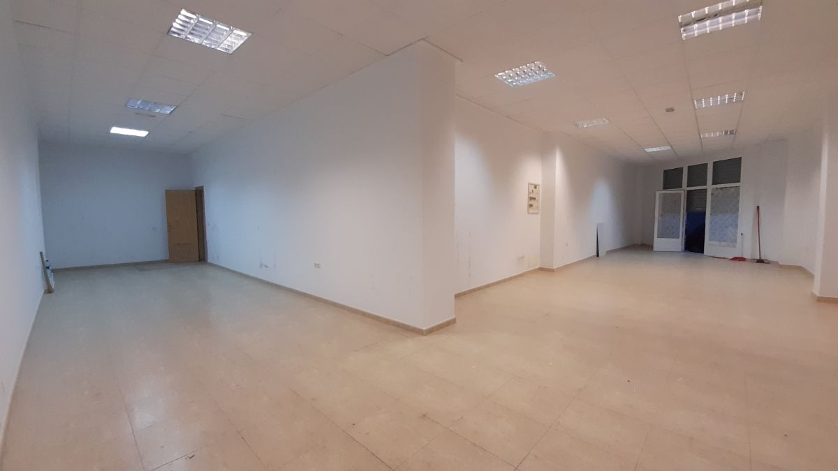 For rent of commercial in Lorca