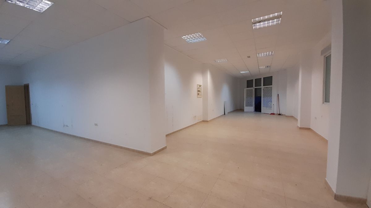 For rent of commercial in Lorca