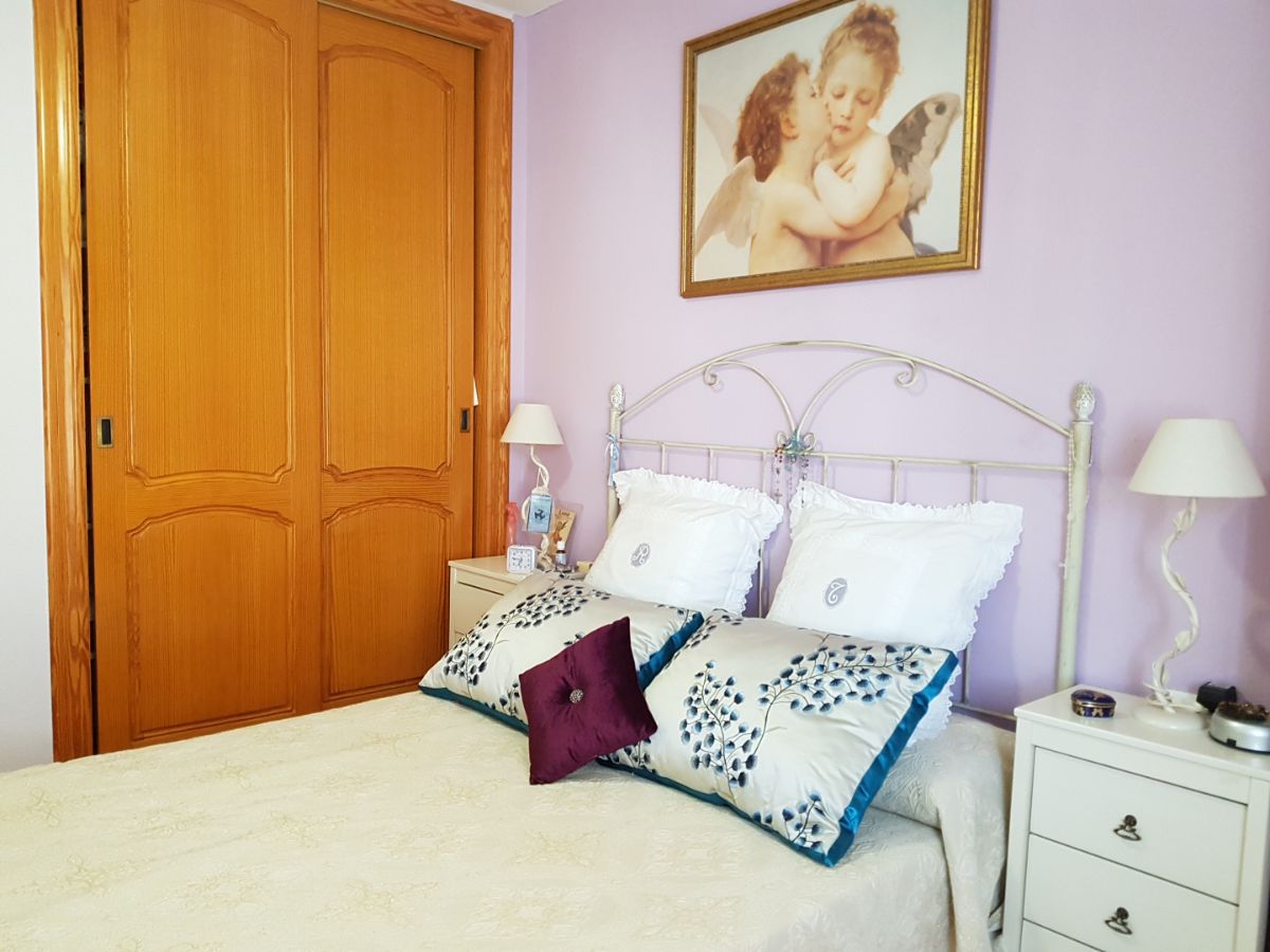 For sale of flat in Águilas