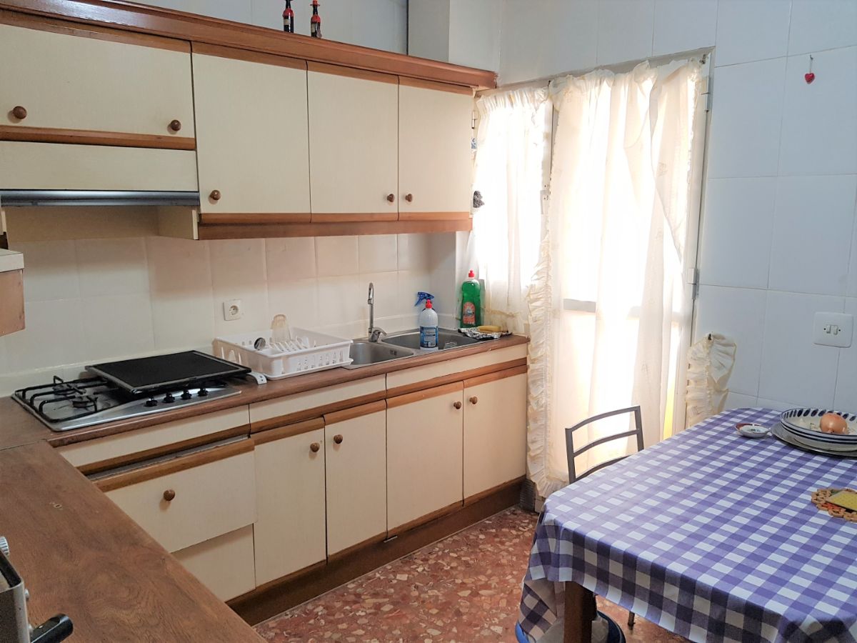 For sale of flat in Águilas