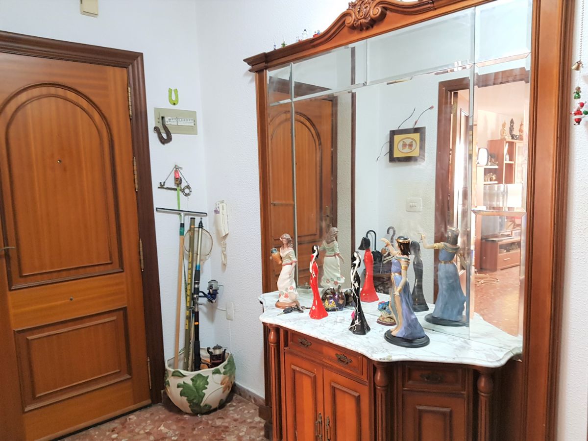 For sale of flat in Águilas