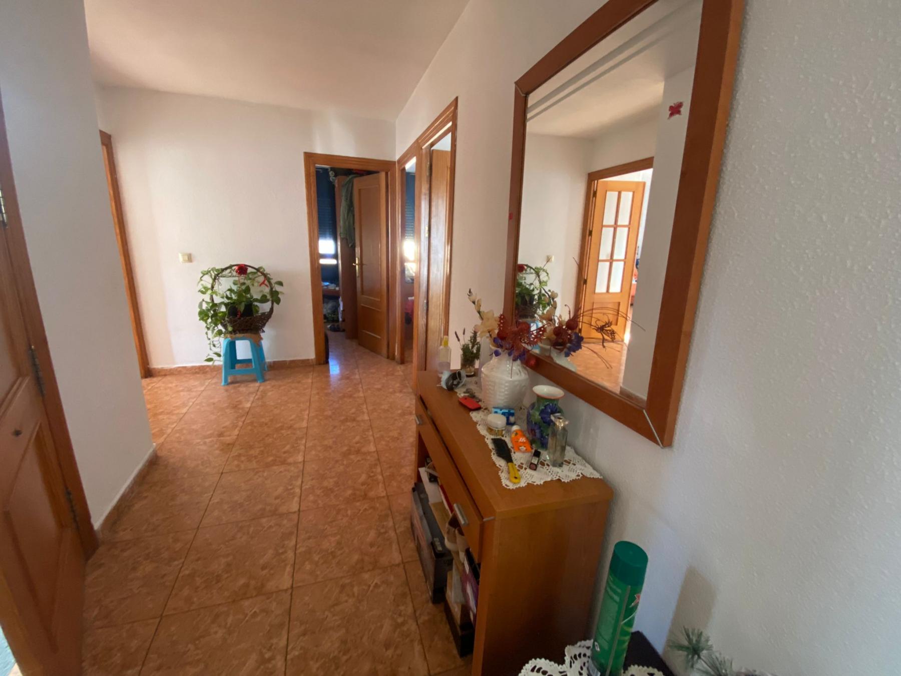 For sale of flat in Águilas