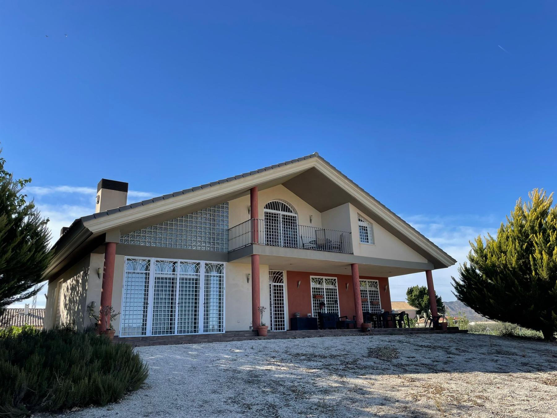 Zu verkaufen von chalet in
 Lorca