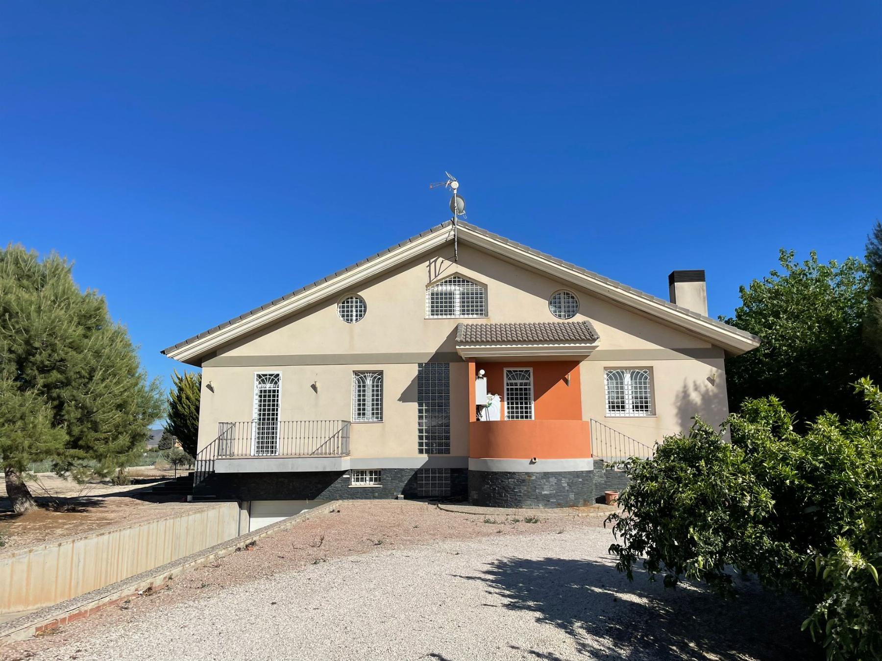 Zu verkaufen von chalet in
 Lorca