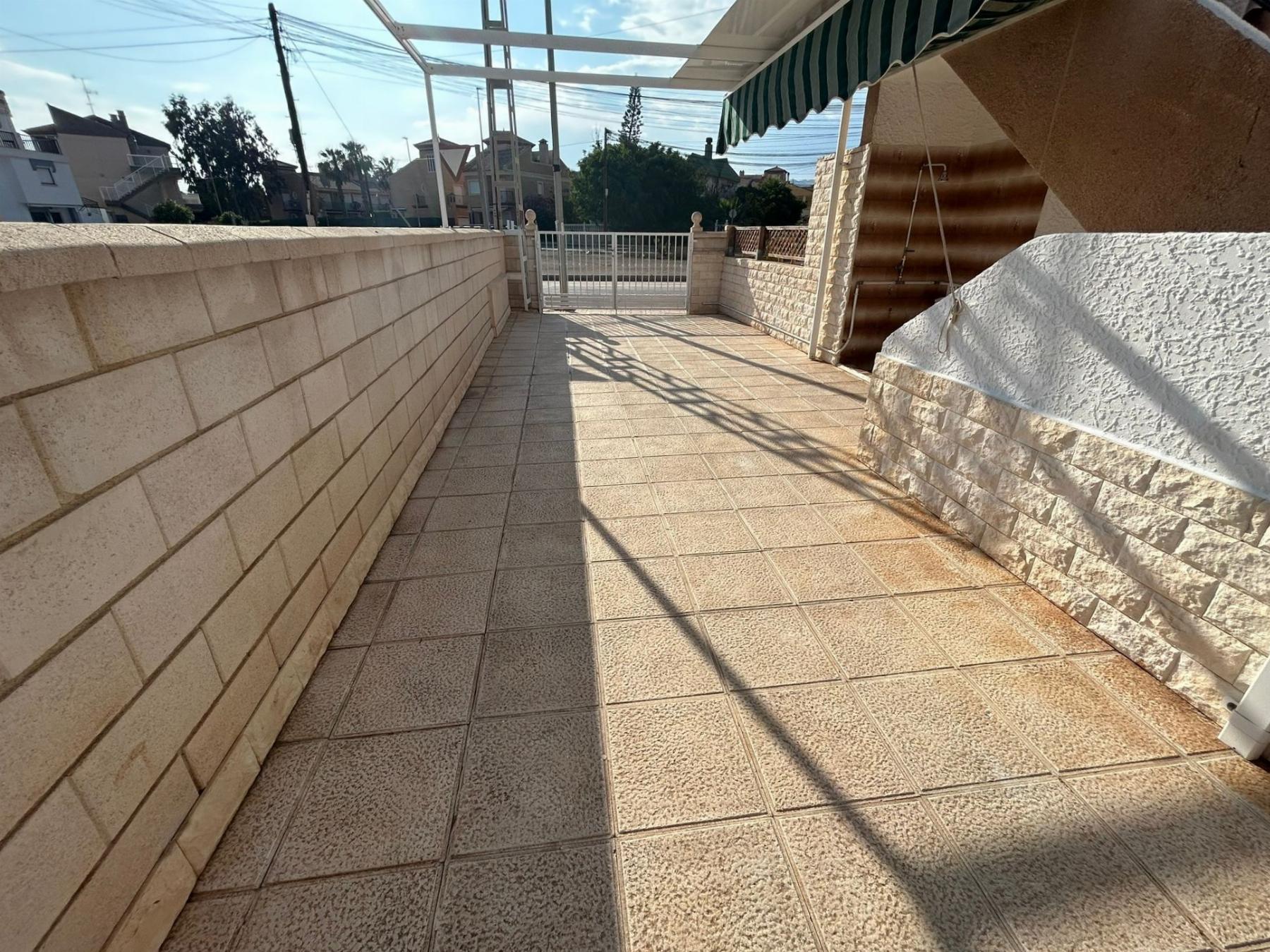 For sale of flat in Águilas