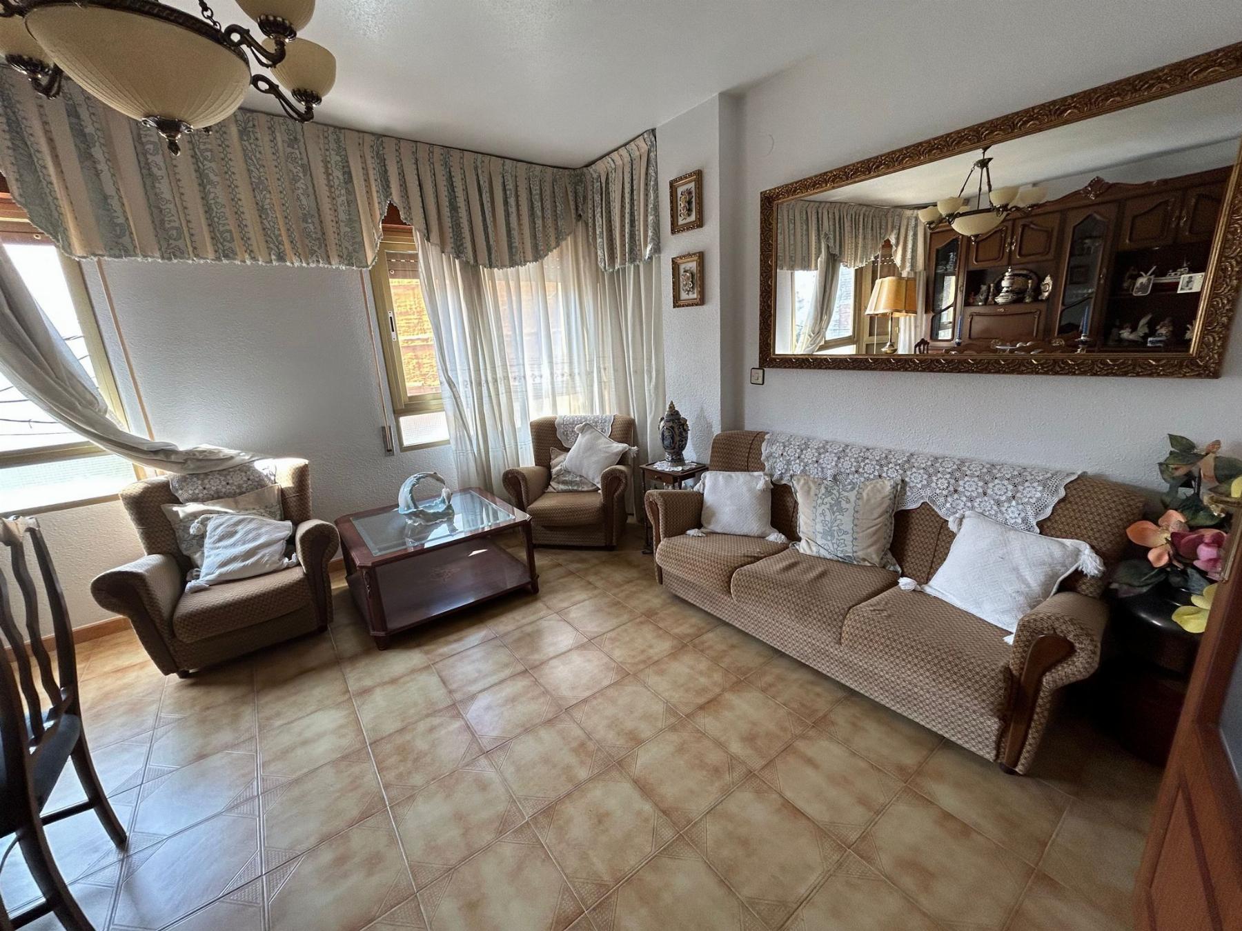 For sale of flat in Águilas