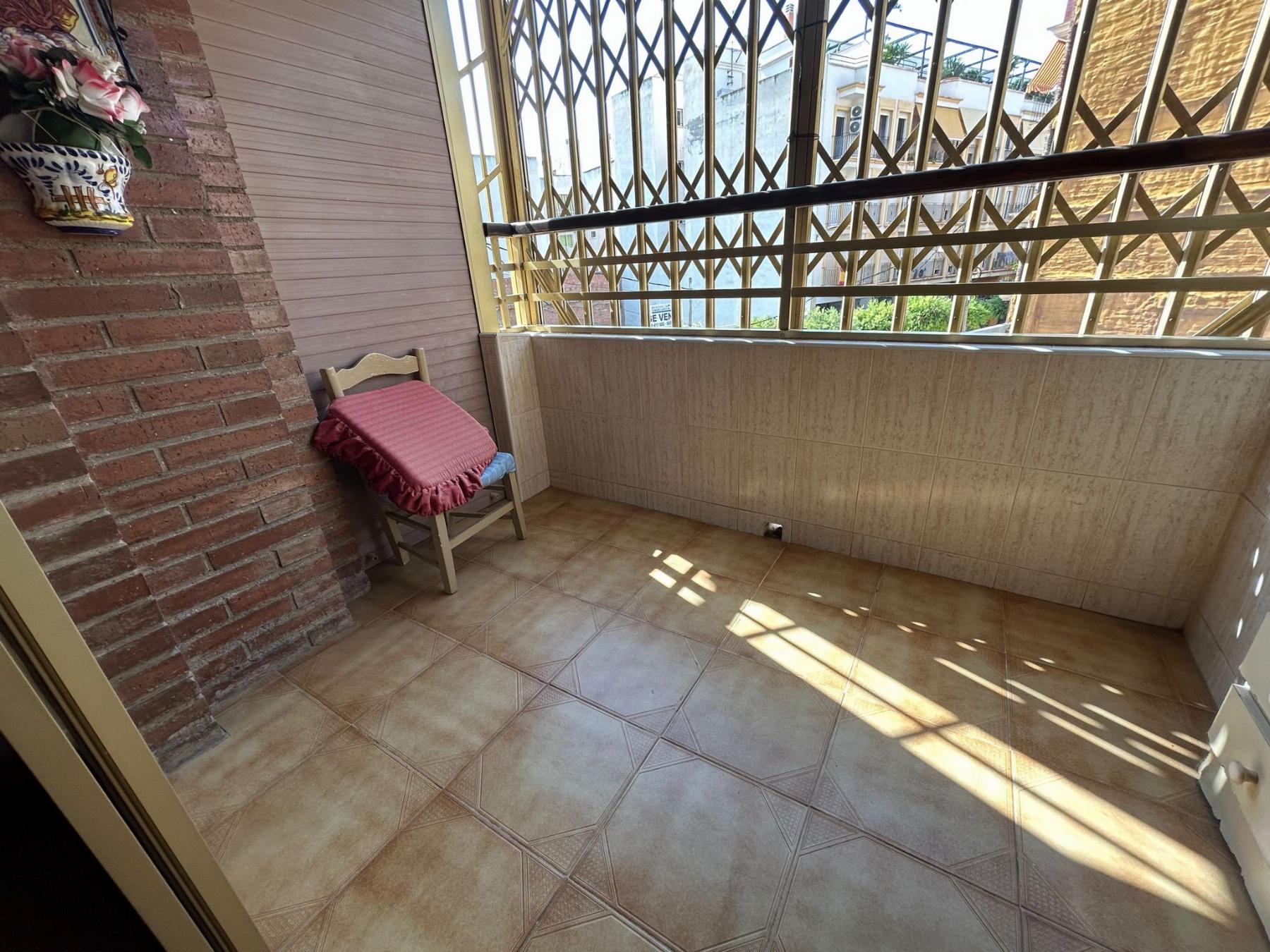 For sale of flat in Águilas