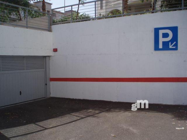 For rent of garage in Orihuela Costa