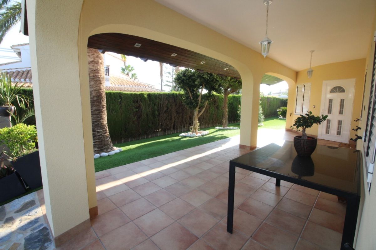 Venta de chalet en Orihuela Costa