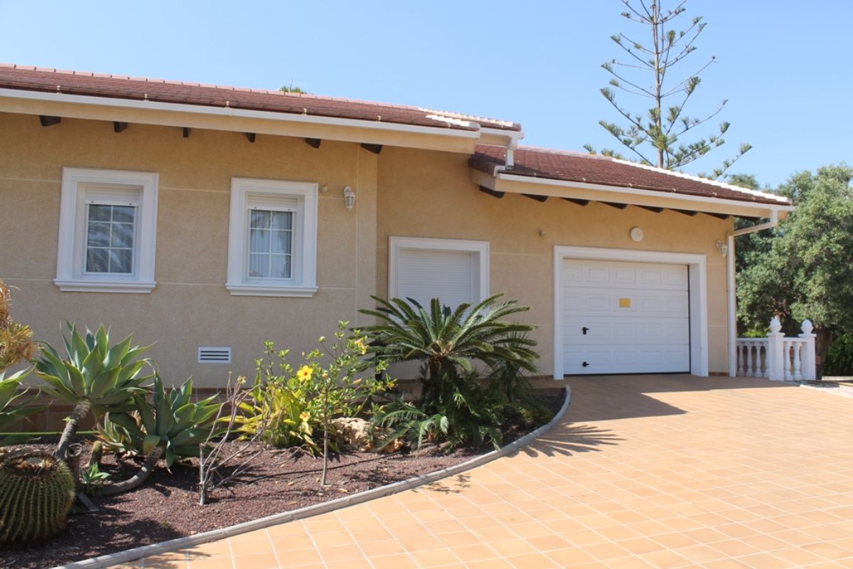 For sale of chalet in Orihuela Costa