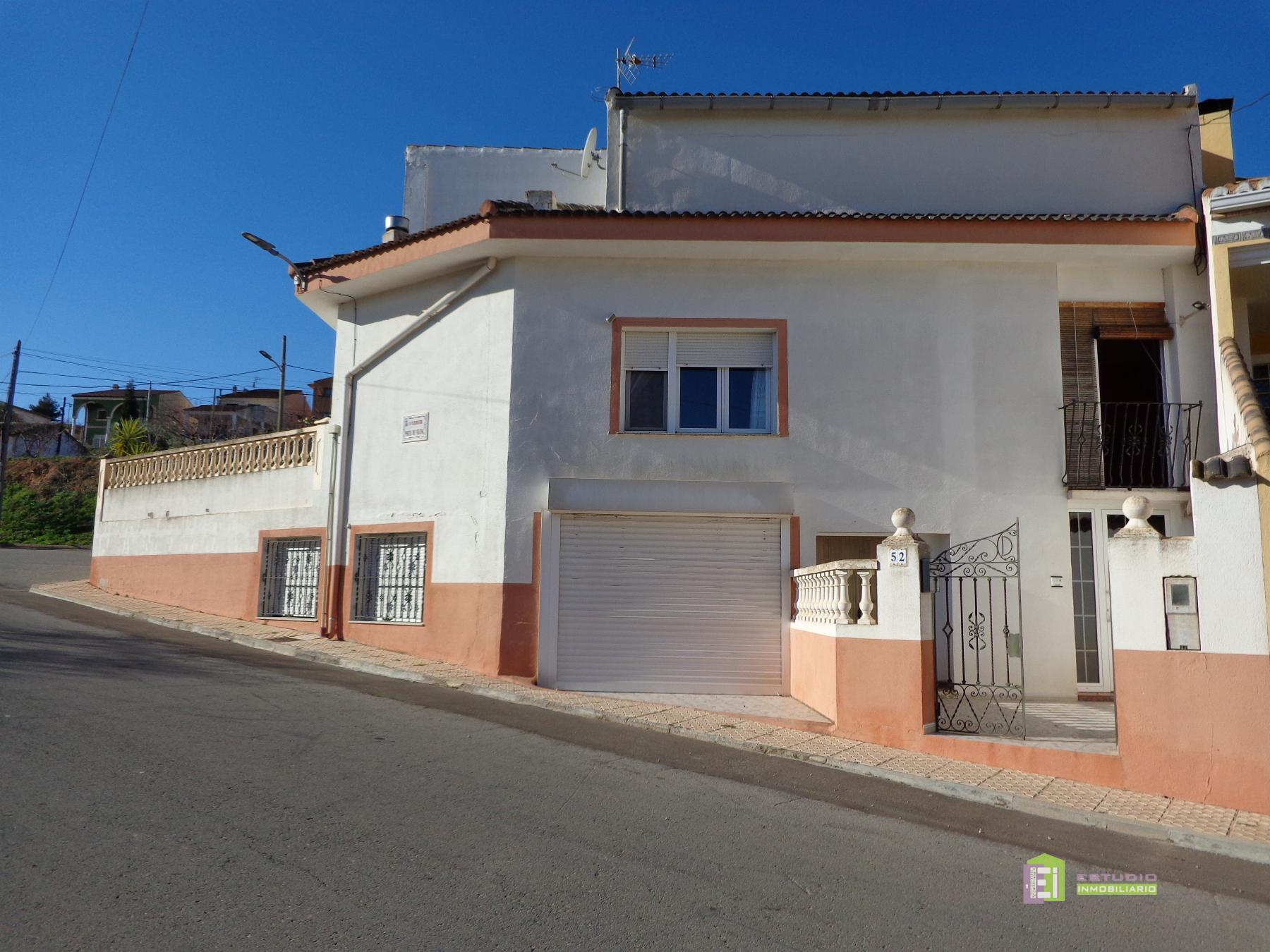 For sale of house in La Font de la Figuera