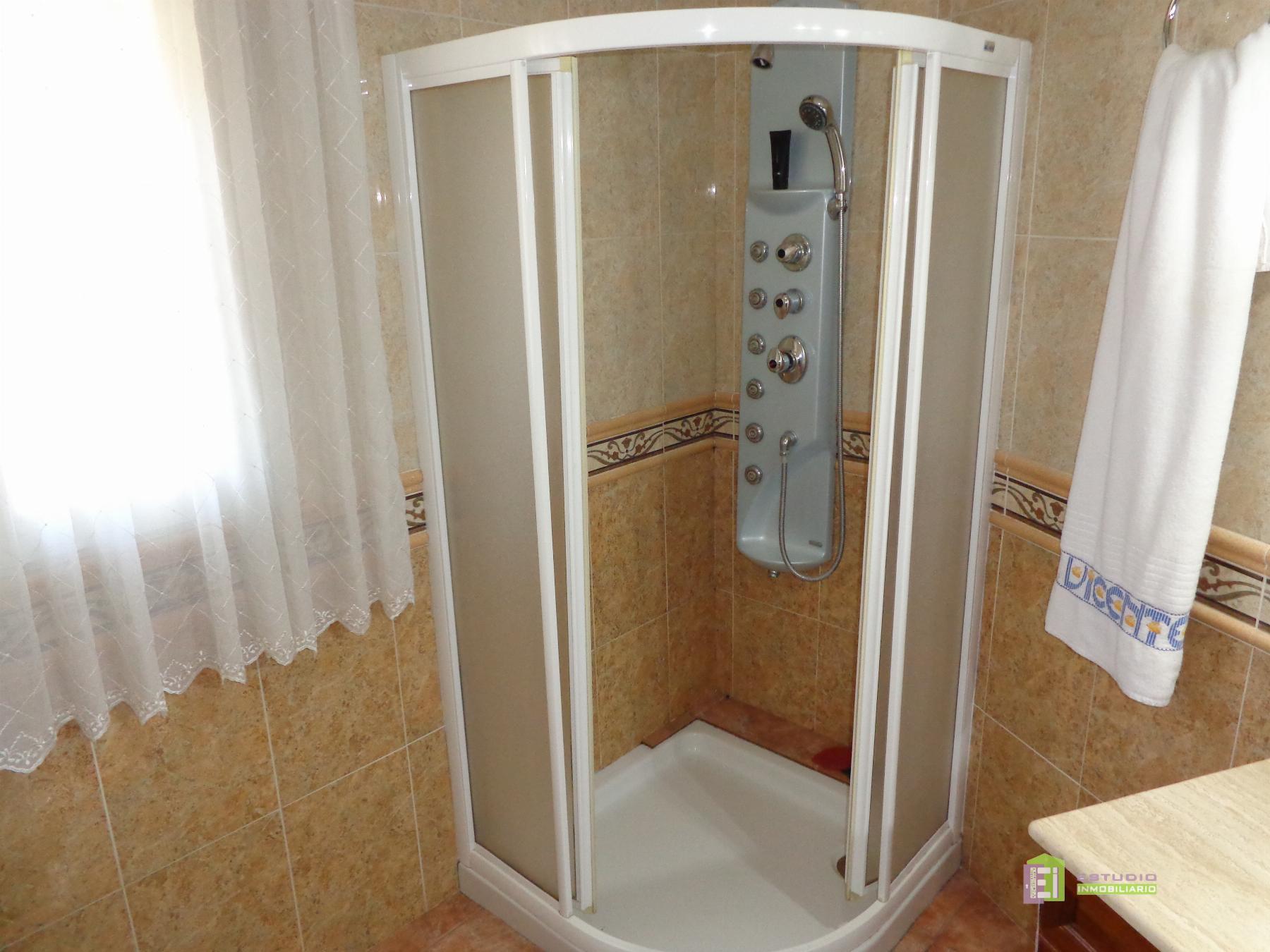For sale of house in La Font de la Figuera