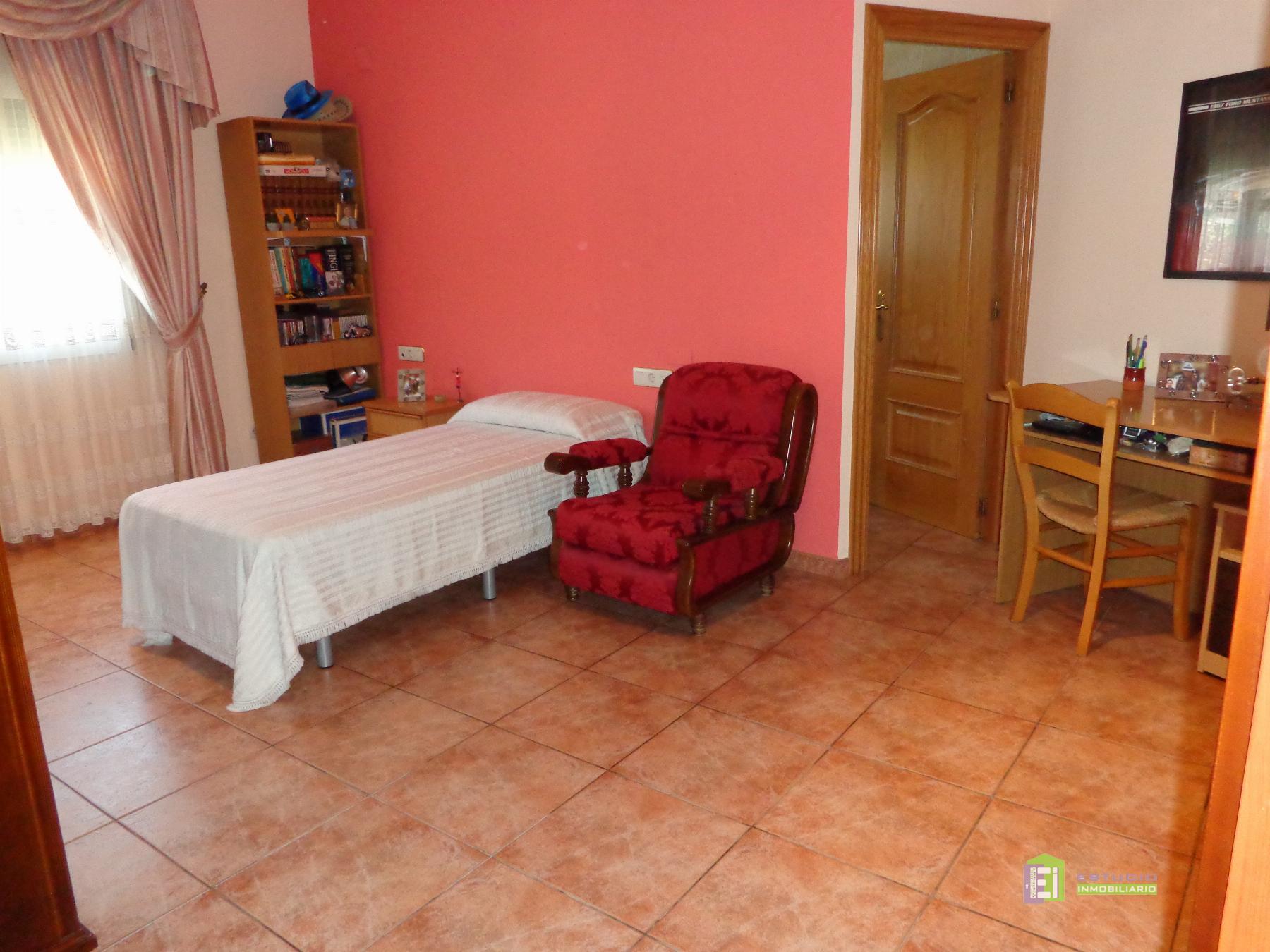 For sale of house in La Font de la Figuera