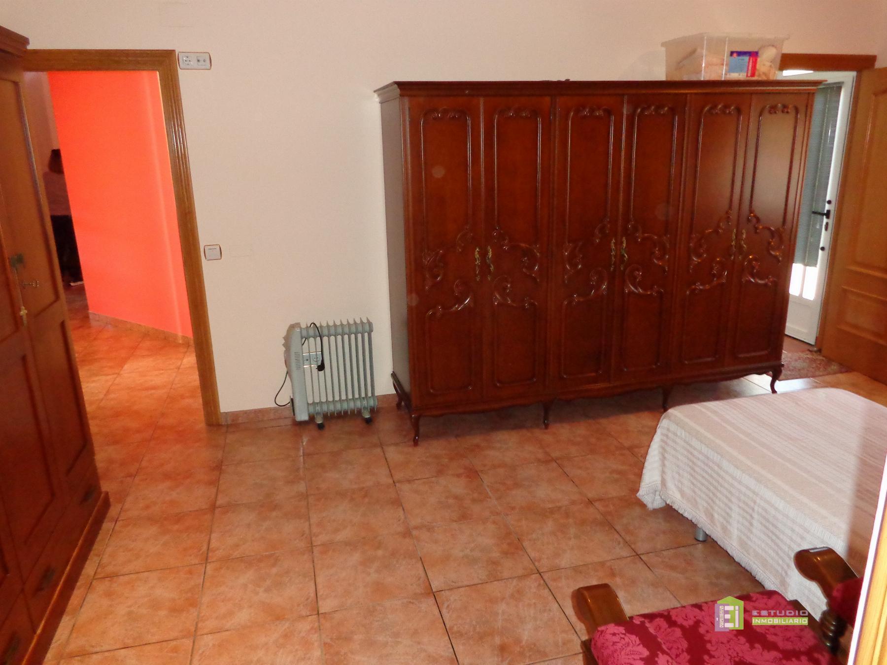 For sale of house in La Font de la Figuera