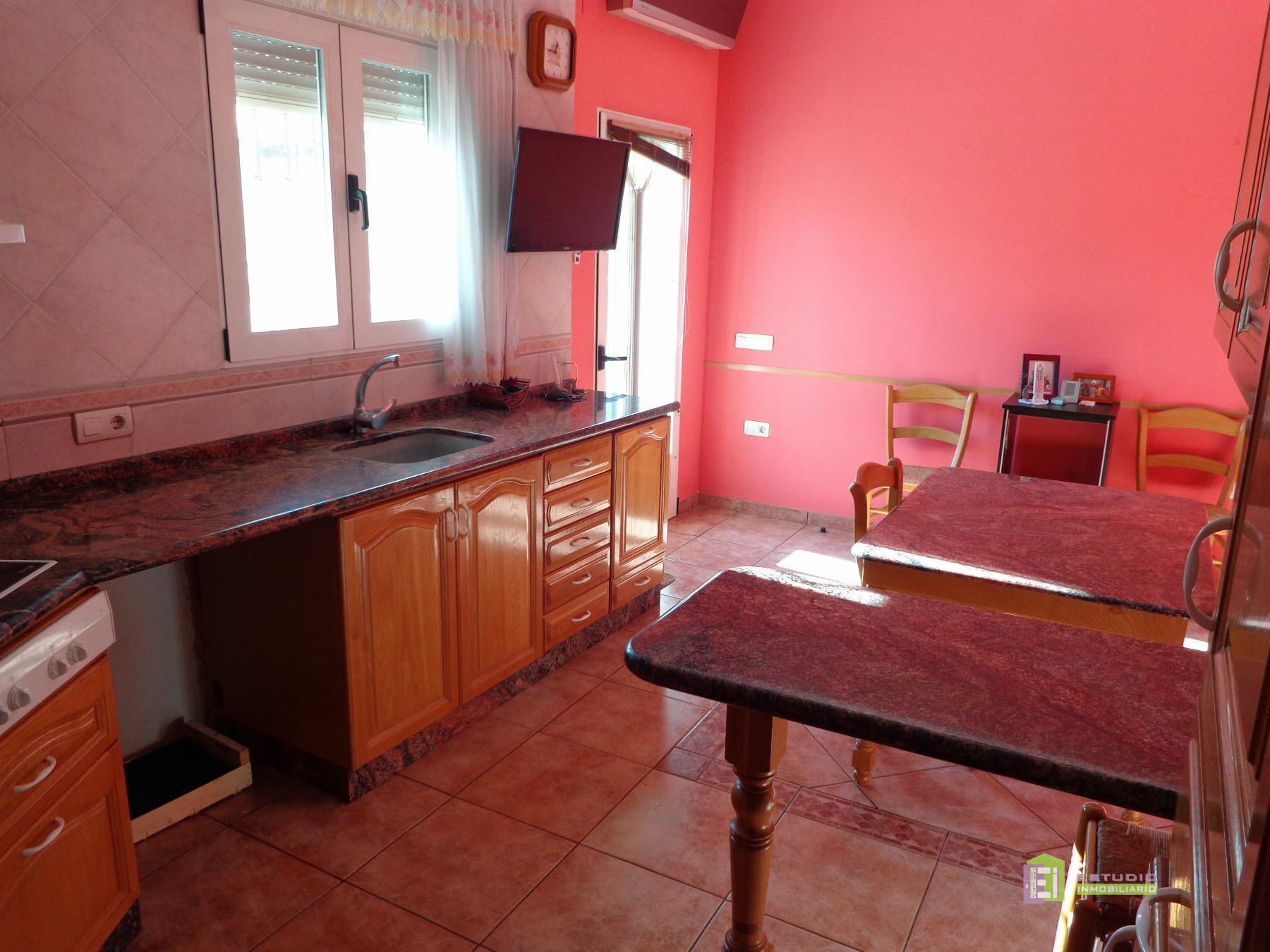 For sale of house in La Font de la Figuera