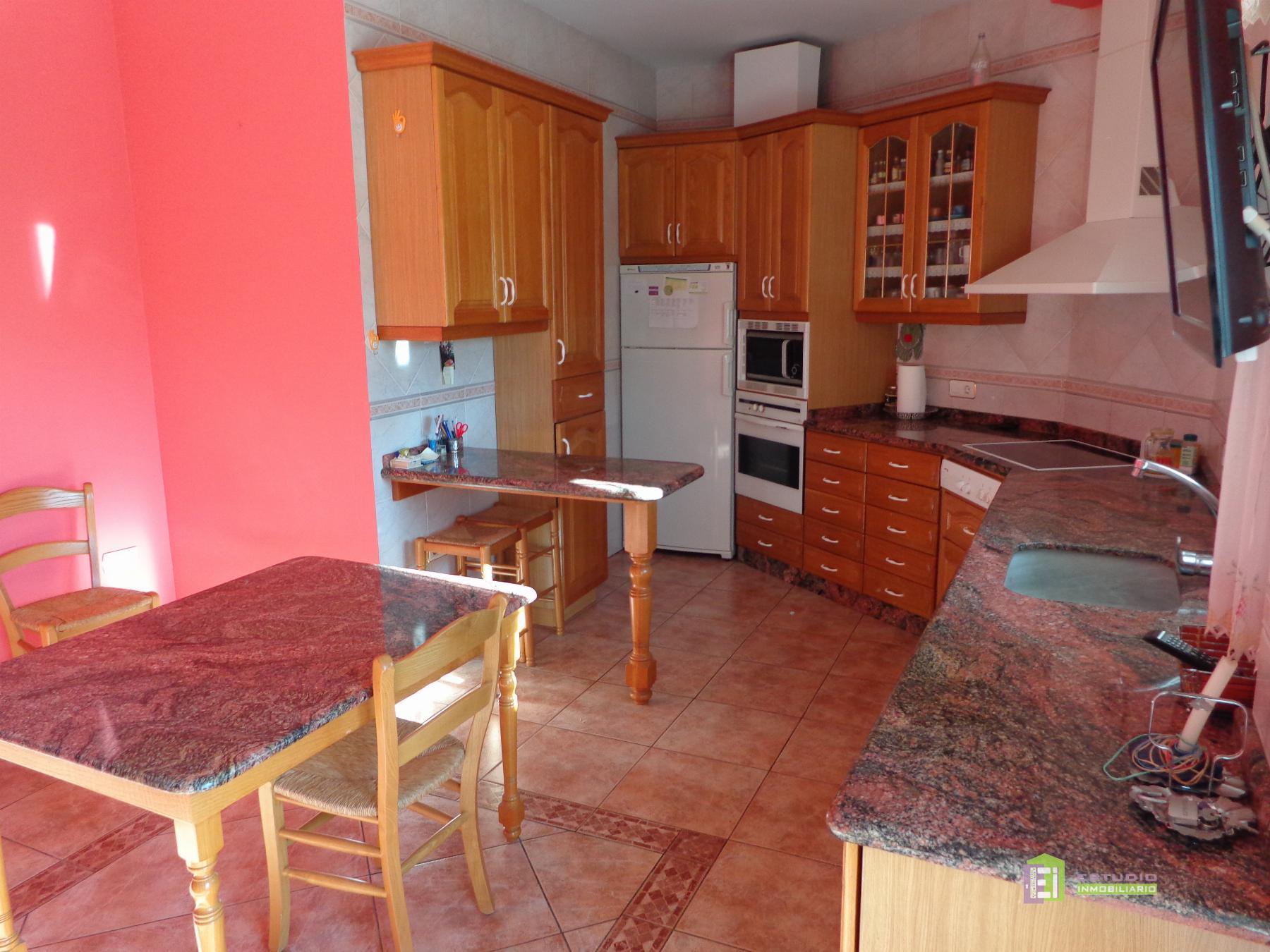 For sale of house in La Font de la Figuera