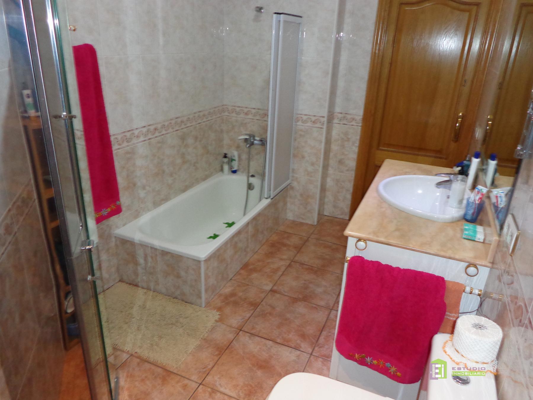 For sale of house in La Font de la Figuera