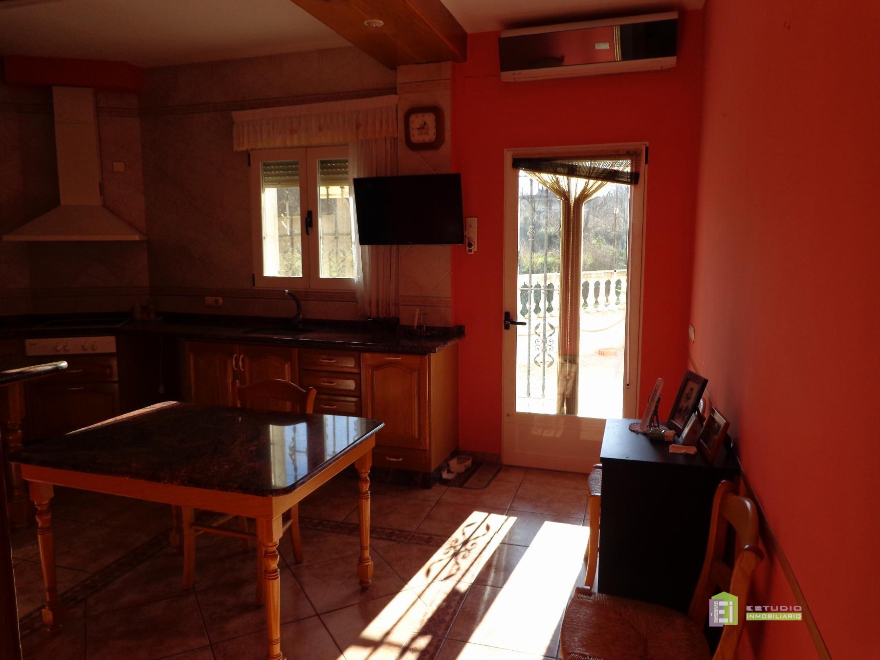 For sale of house in La Font de la Figuera