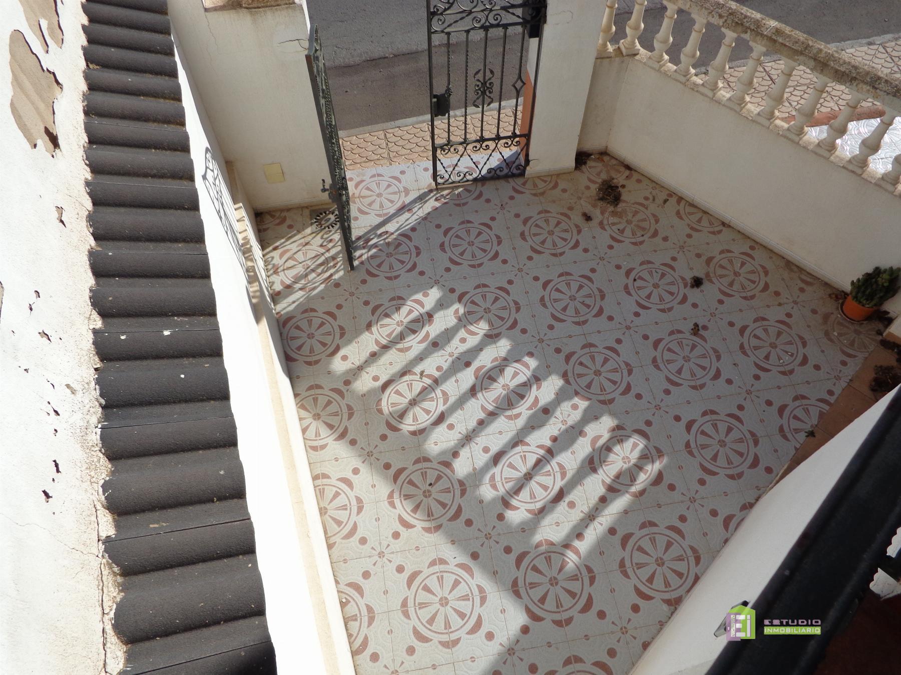 For sale of house in La Font de la Figuera