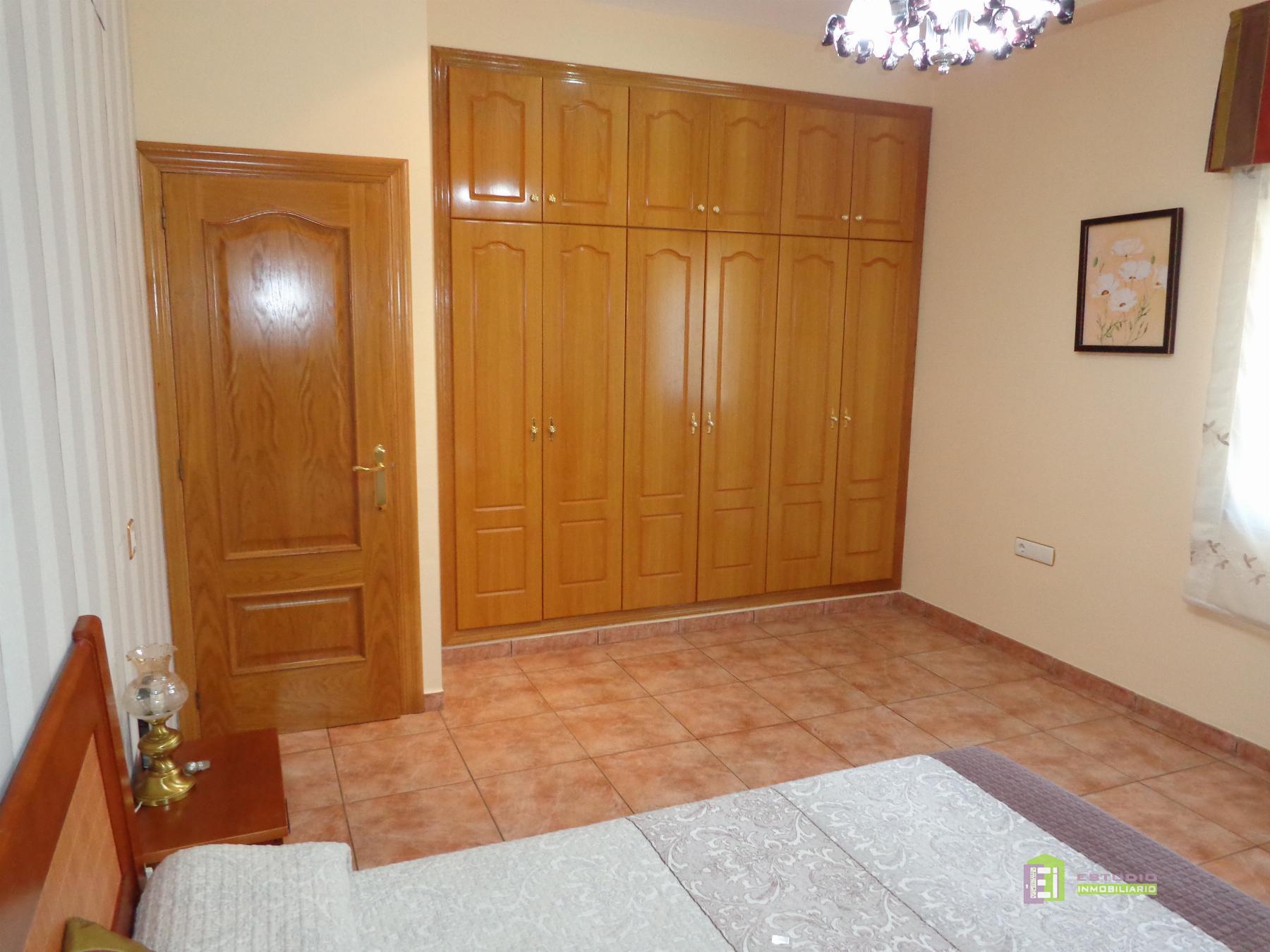 For sale of house in La Font de la Figuera