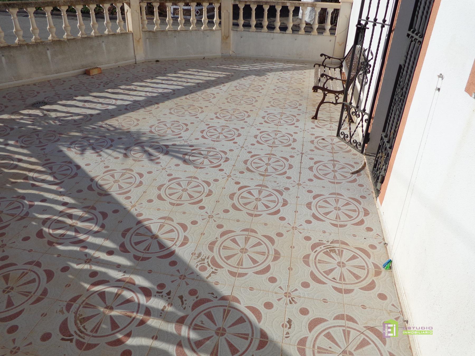 For sale of house in La Font de la Figuera