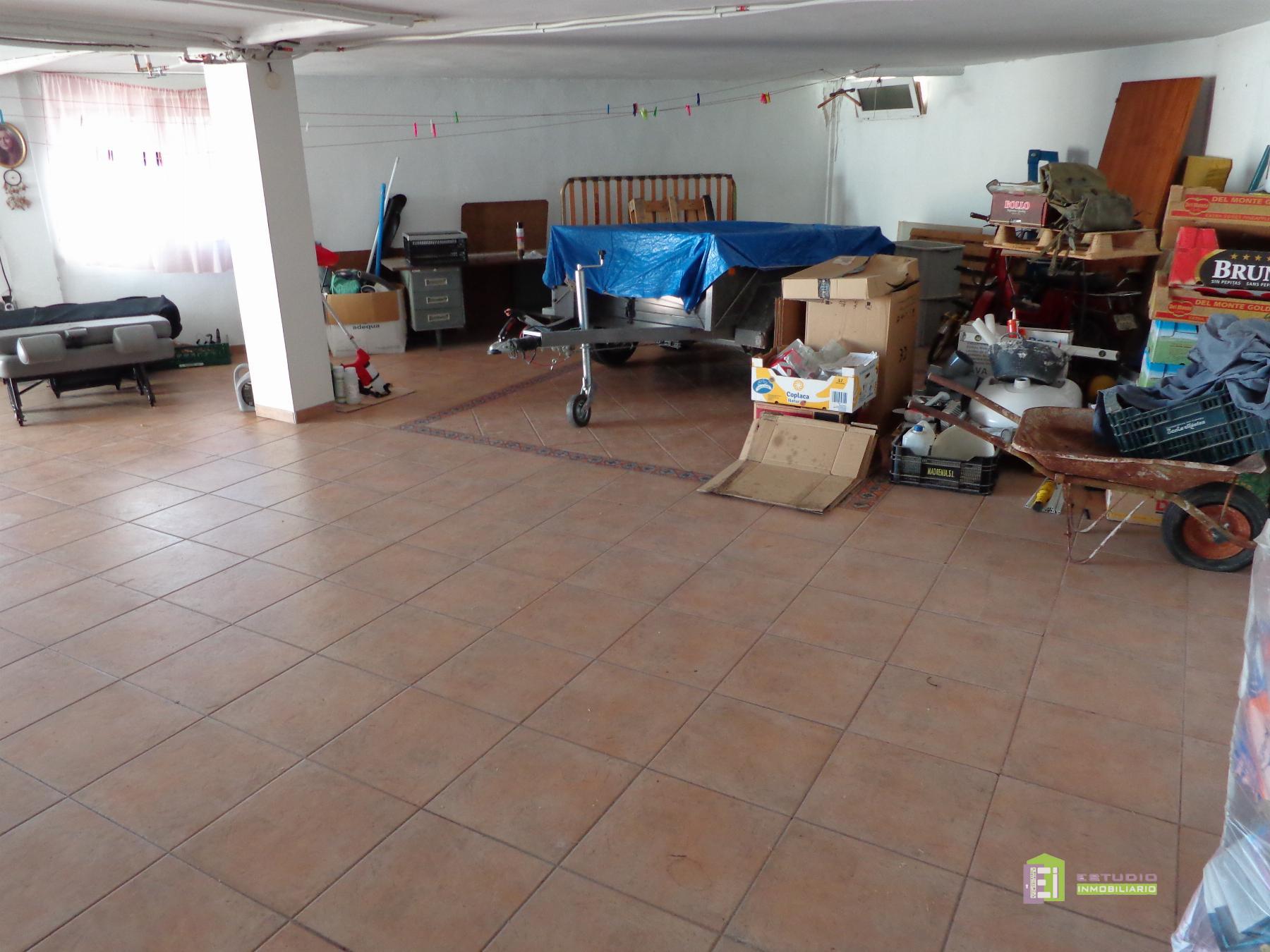 For sale of house in La Font de la Figuera