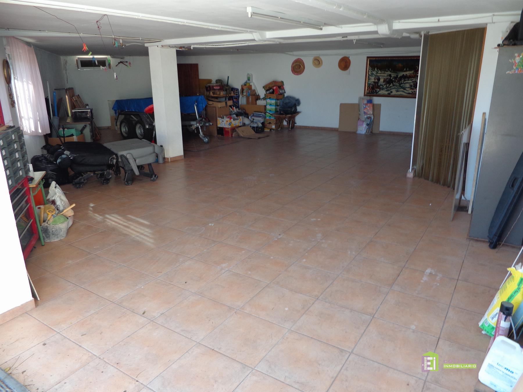 For sale of house in La Font de la Figuera