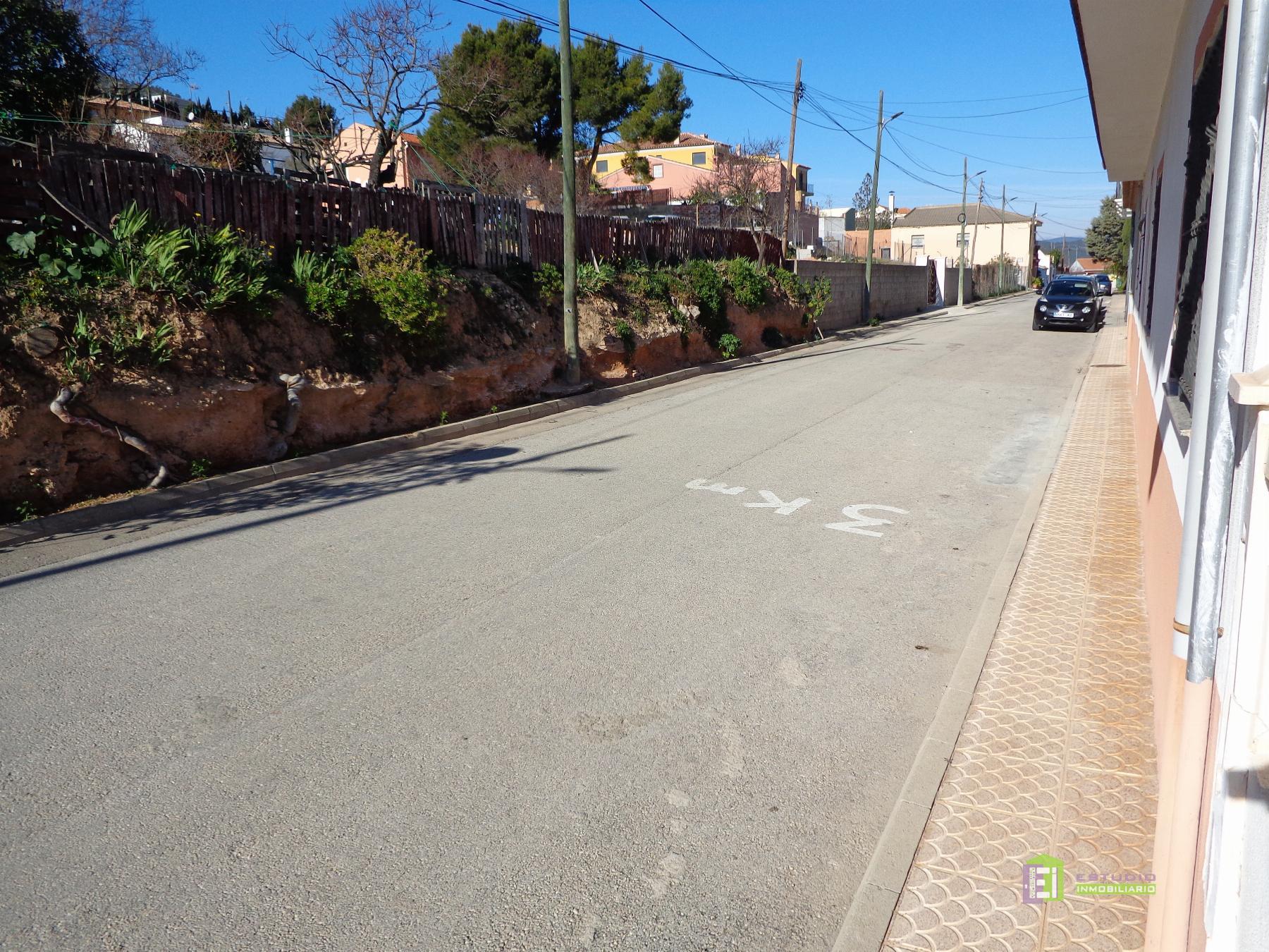 For sale of house in La Font de la Figuera