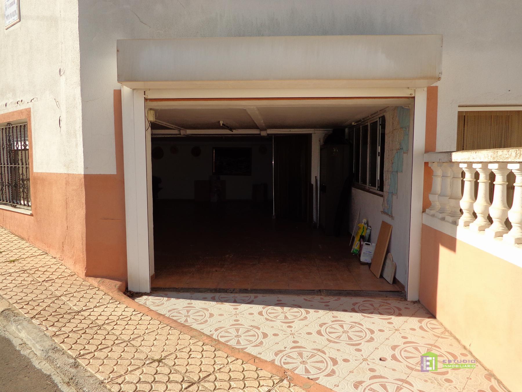 For sale of house in La Font de la Figuera