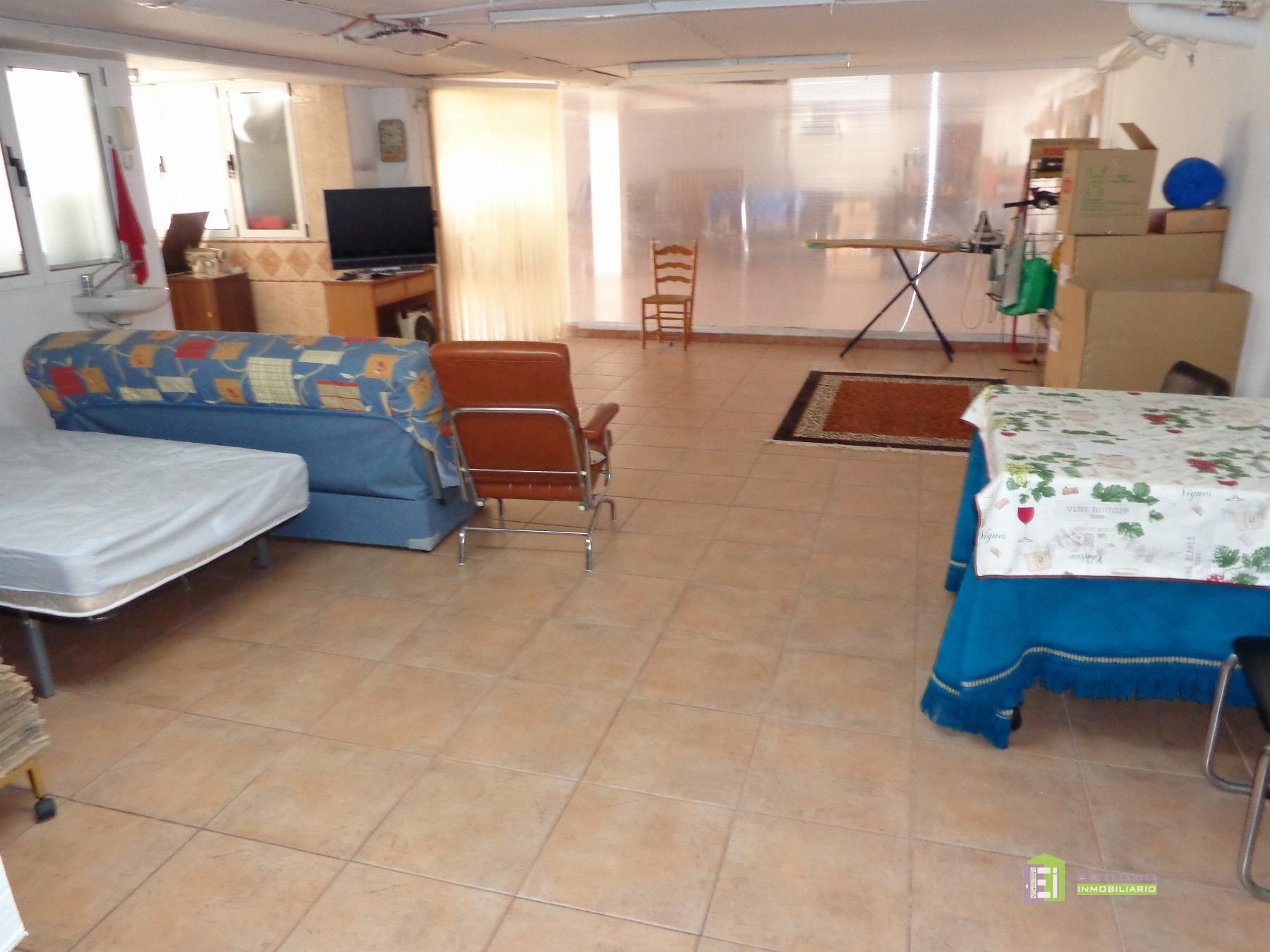 For sale of house in La Font de la Figuera