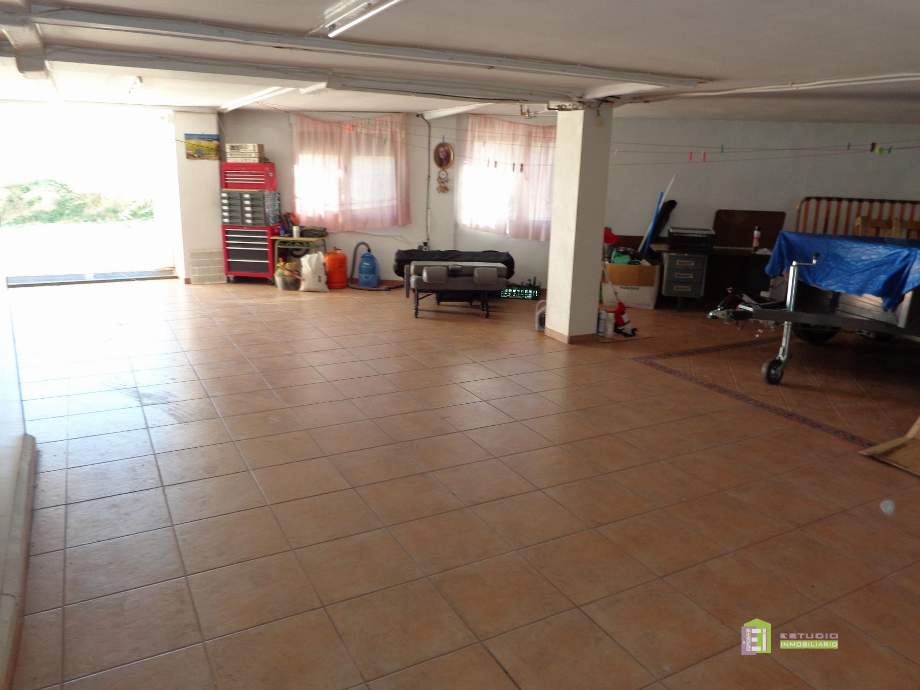 For sale of house in La Font de la Figuera