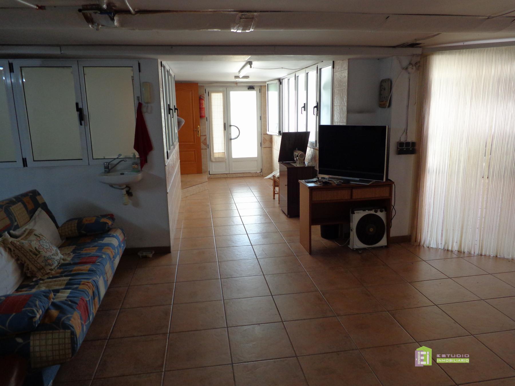 For sale of house in La Font de la Figuera