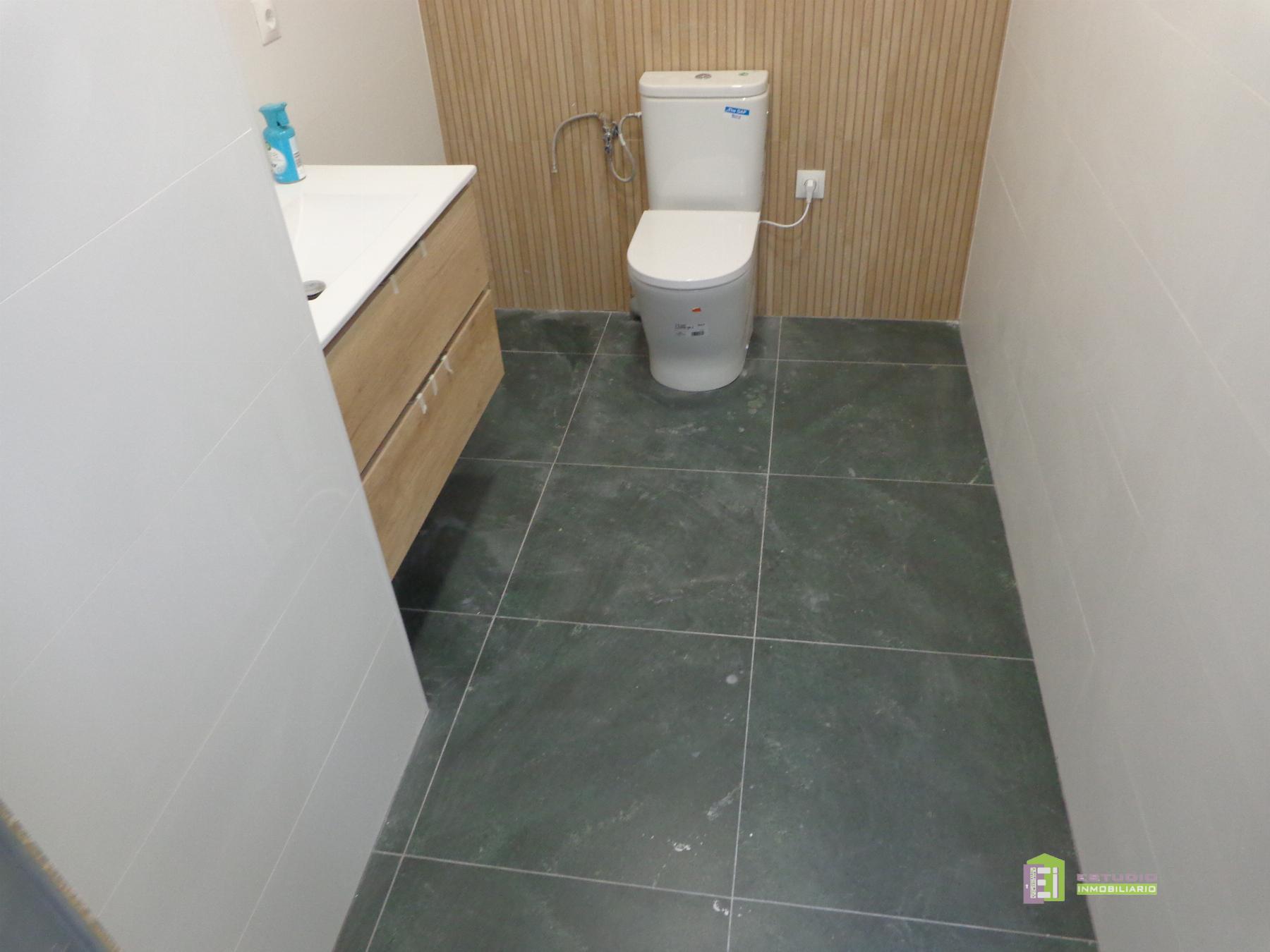 For sale of commercial in Alicante