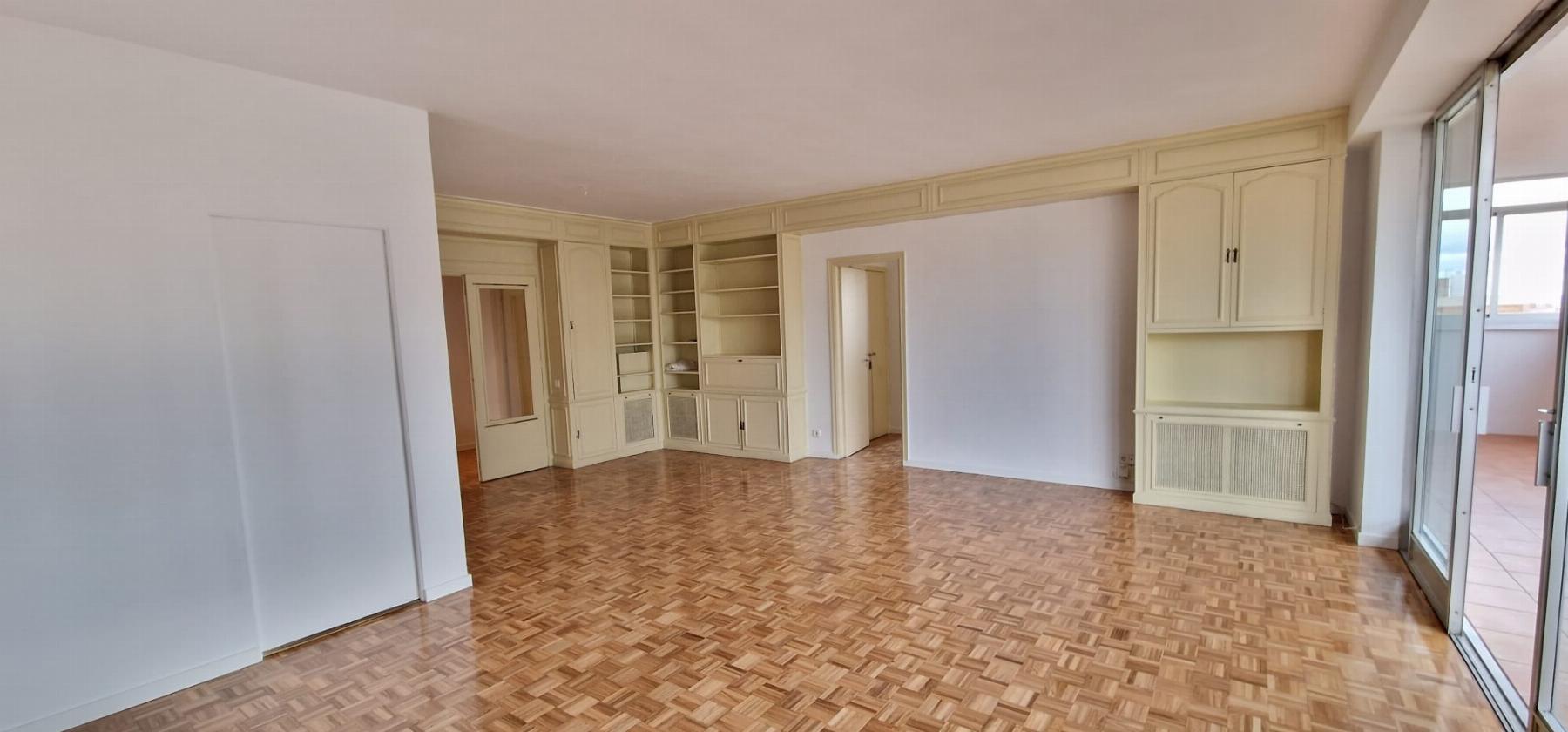 For sale of flat in Madrid