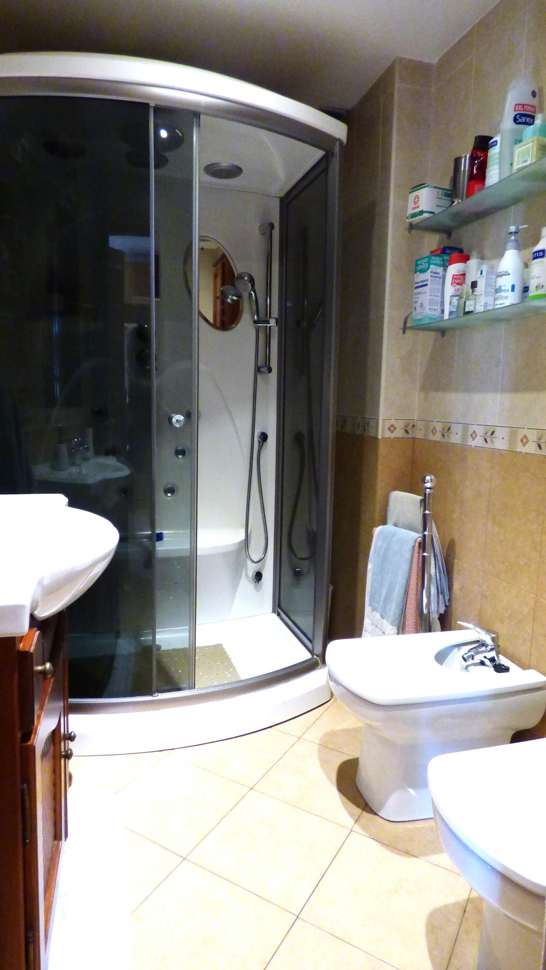 Suite bathroom