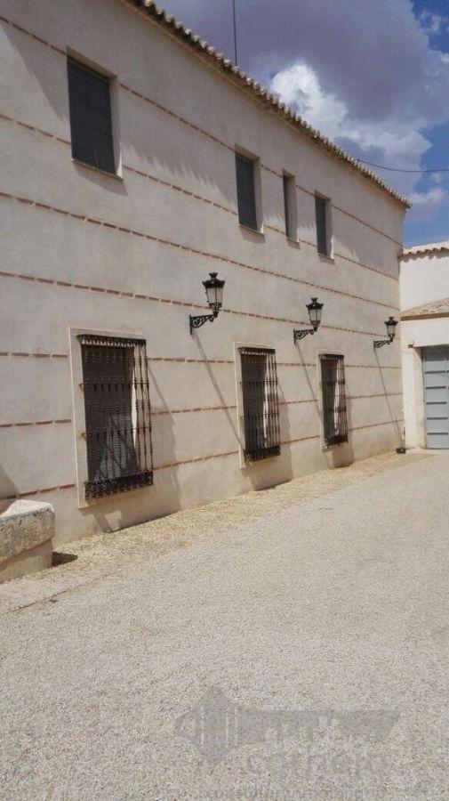 For sale of villa in Santa Cruz de Mudela