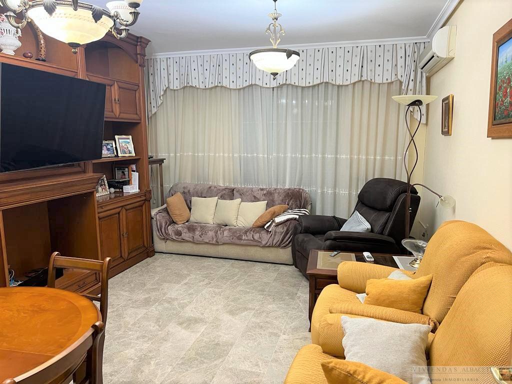 For sale of flat in Albacete