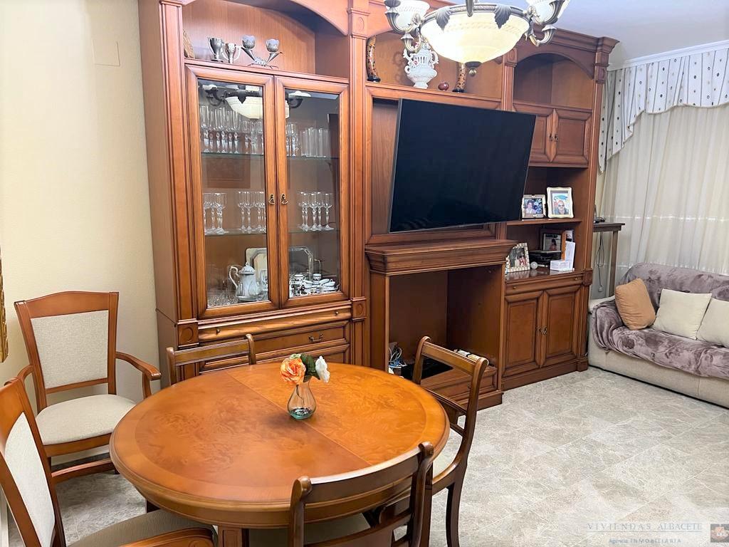 For sale of flat in Albacete