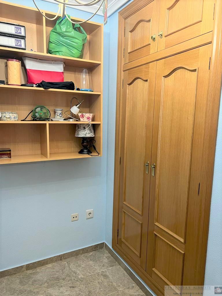 For sale of flat in Albacete