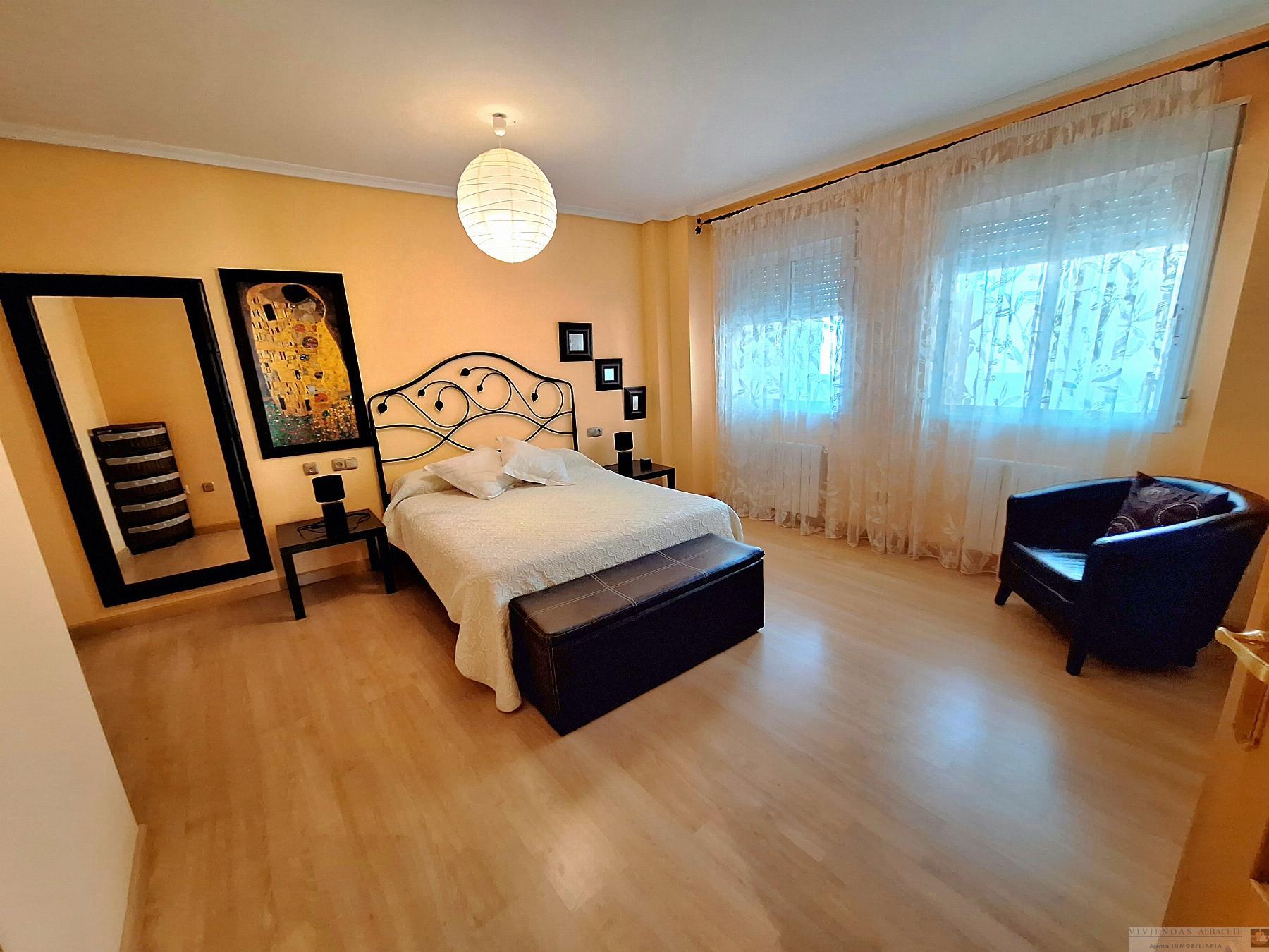 For sale of apartment in Albacete