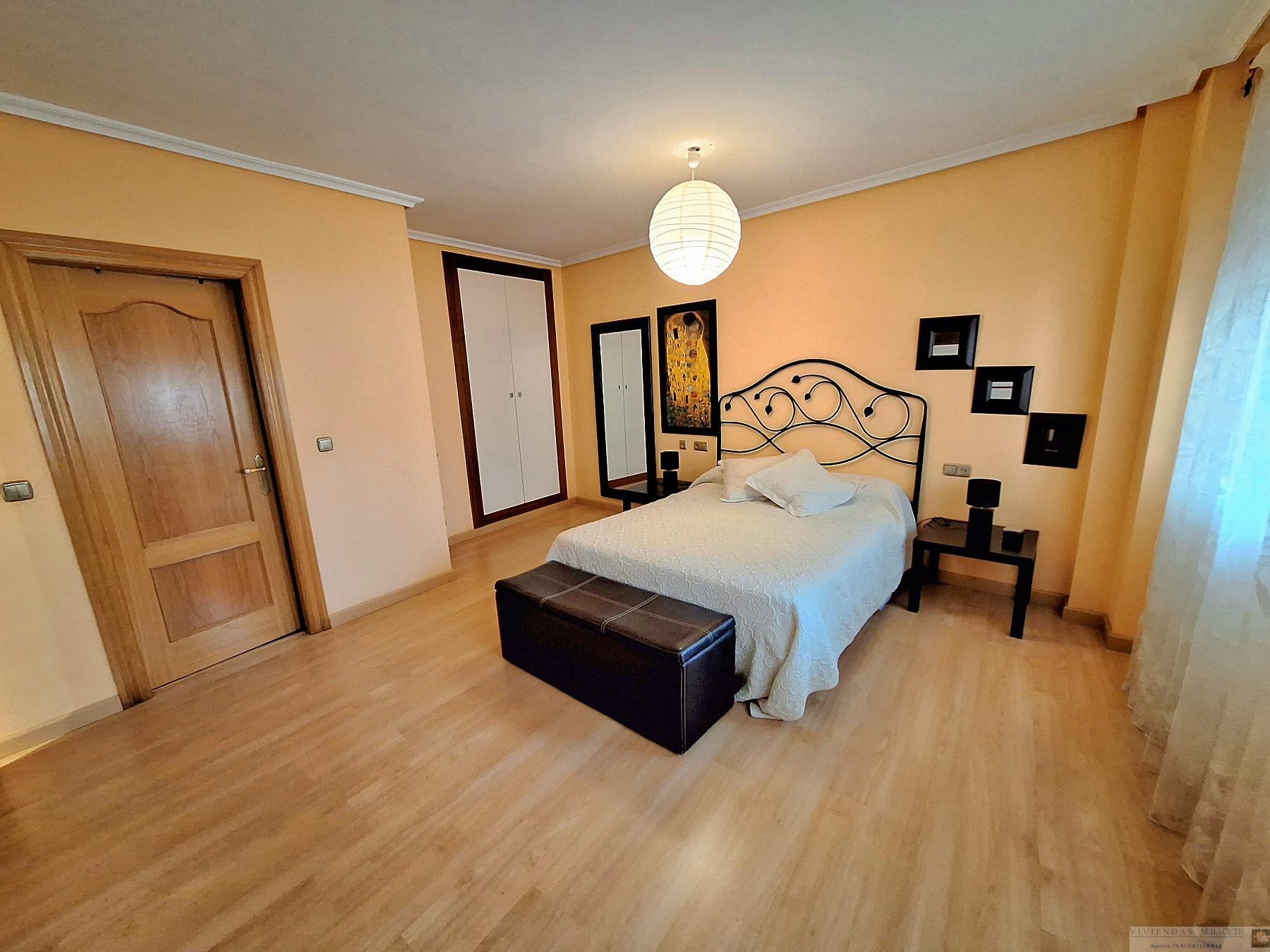 For sale of apartment in Albacete