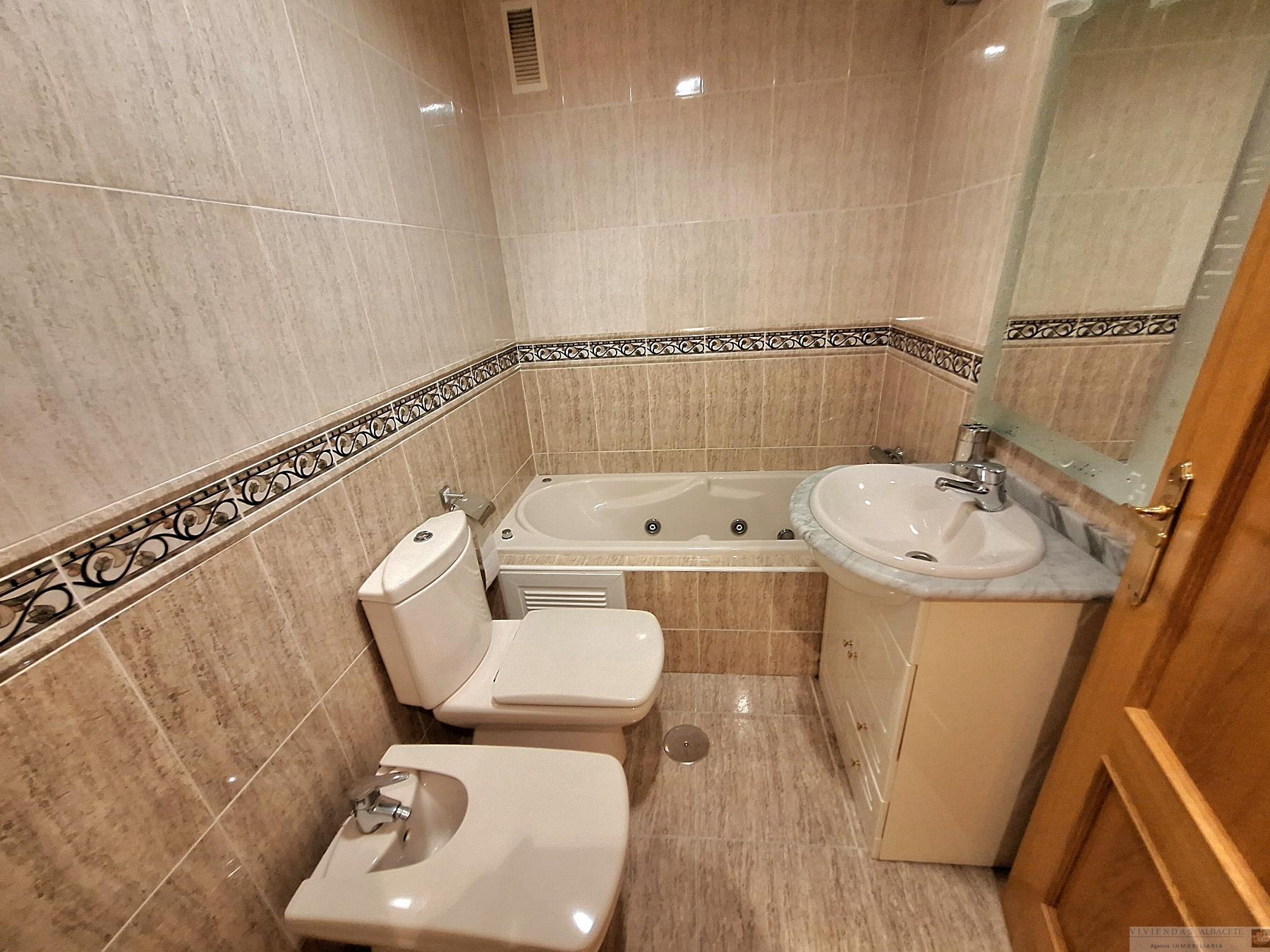 For sale of apartment in Albacete